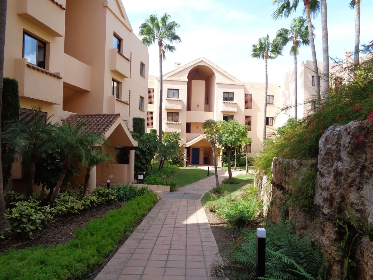 2 slaapkamer Appartement te koop in Benahavis met zwembad garage - € 469.000 (Ref: 9694163)