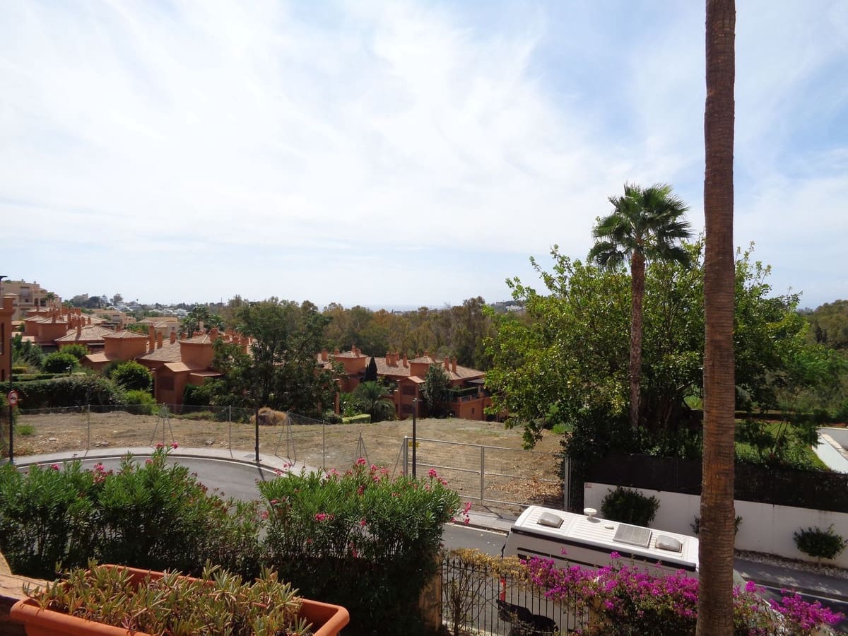 2 slaapkamer Appartement te koop in Benahavis met zwembad garage - € 469.000 (Ref: 9694163)