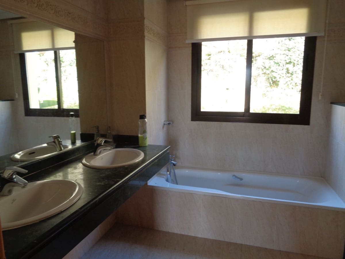 2 slaapkamer Appartement te koop in Benahavis met zwembad garage - € 469.000 (Ref: 9694163)