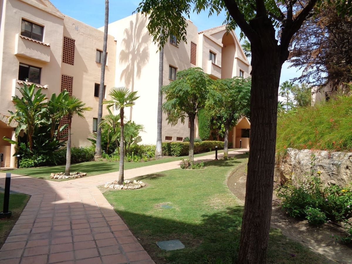 2 slaapkamer Appartement te koop in Benahavis met zwembad garage - € 469.000 (Ref: 9694163)