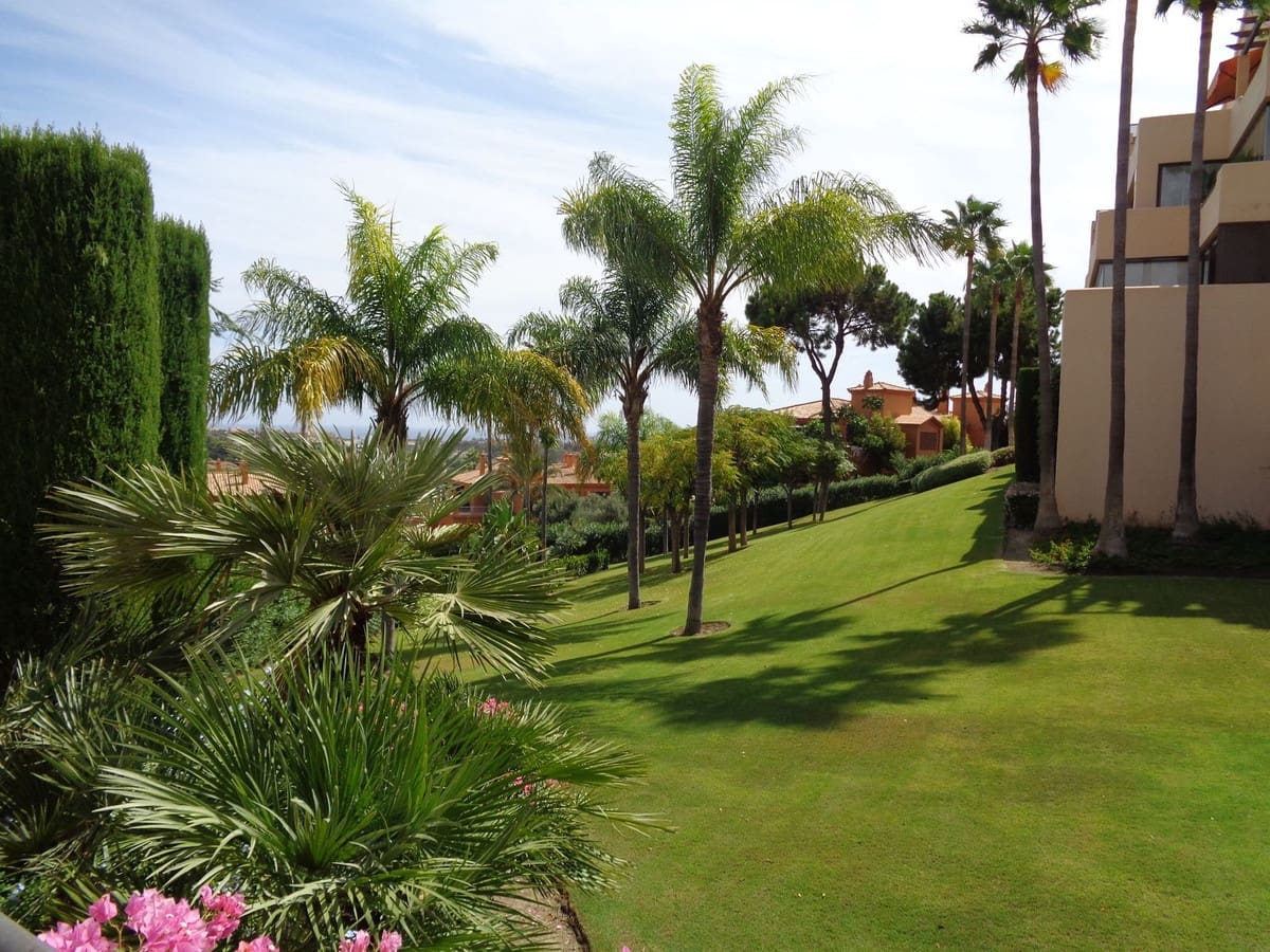 2 slaapkamer Appartement te koop in Benahavis met zwembad garage - € 469.000 (Ref: 9694163)