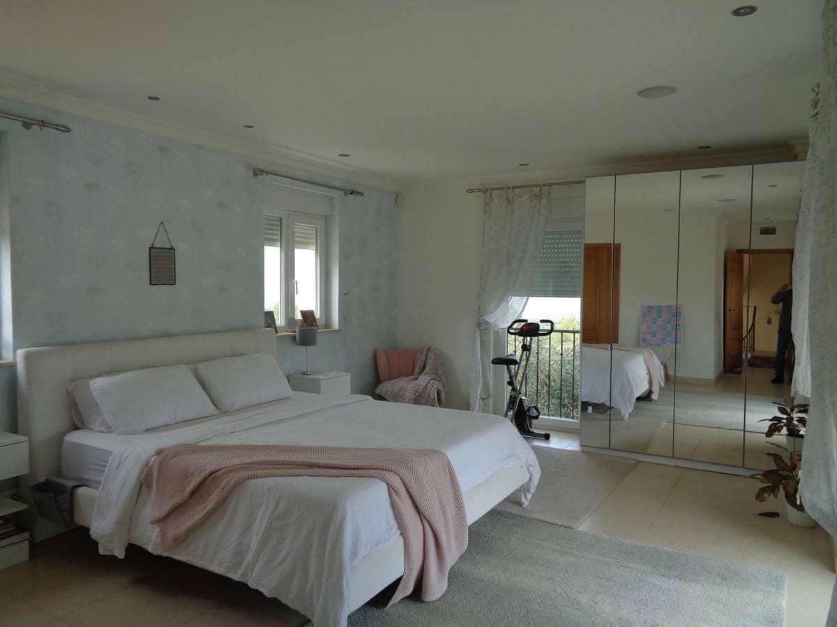 4 bedroom Villa for sale in Alhaurin de la Torre with pool garage - € 1,750,000 (Ref: 9694164)