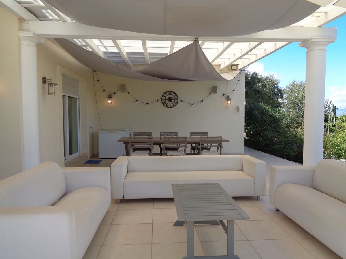 4 bedroom Villa for sale in Alhaurin de la Torre with pool garage - € 1,750,000 (Ref: 9694164)