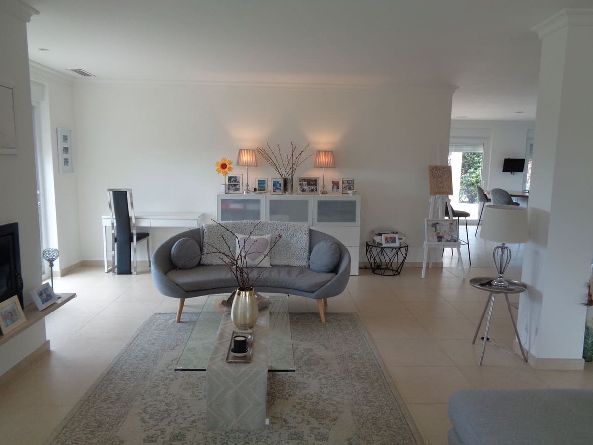 4 bedroom Villa for sale in Alhaurin de la Torre with pool garage - € 1,750,000 (Ref: 9694164)