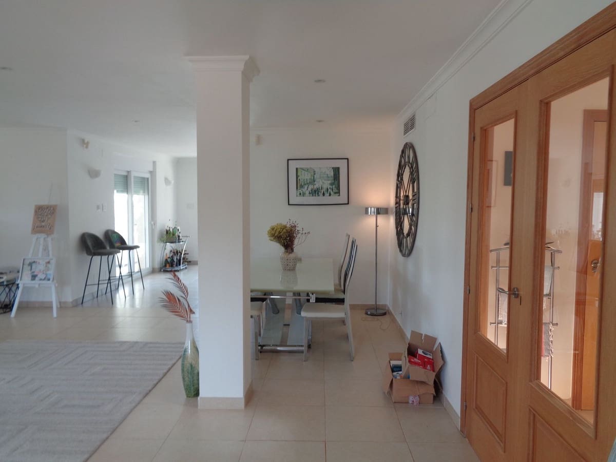 4 bedroom Villa for sale in Alhaurin de la Torre with pool garage - € 1,750,000 (Ref: 9694164)