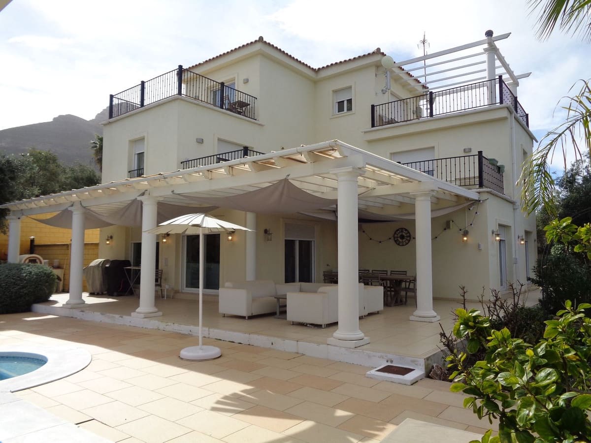 4 bedroom Villa for sale in Alhaurin de la Torre with pool garage - € 1,750,000 (Ref: 9694164)
