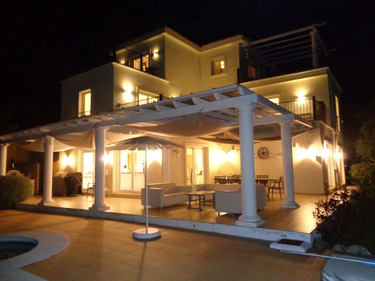 4 bedroom Villa for sale in Alhaurin de la Torre with pool garage - € 1,750,000 (Ref: 9694164)