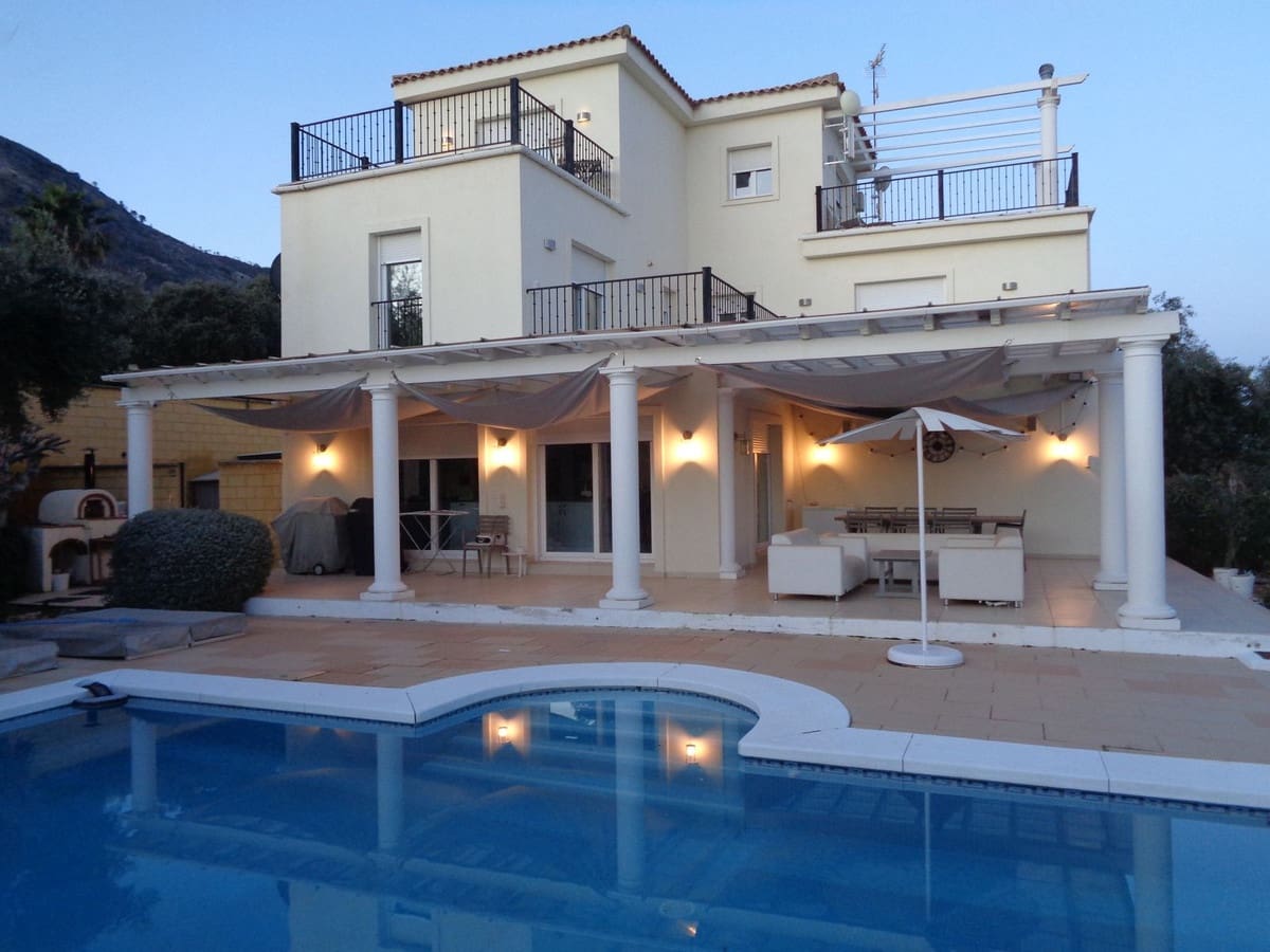 4 bedroom Villa for sale in Alhaurin de la Torre with pool garage - € 1,750,000 (Ref: 9694164)
