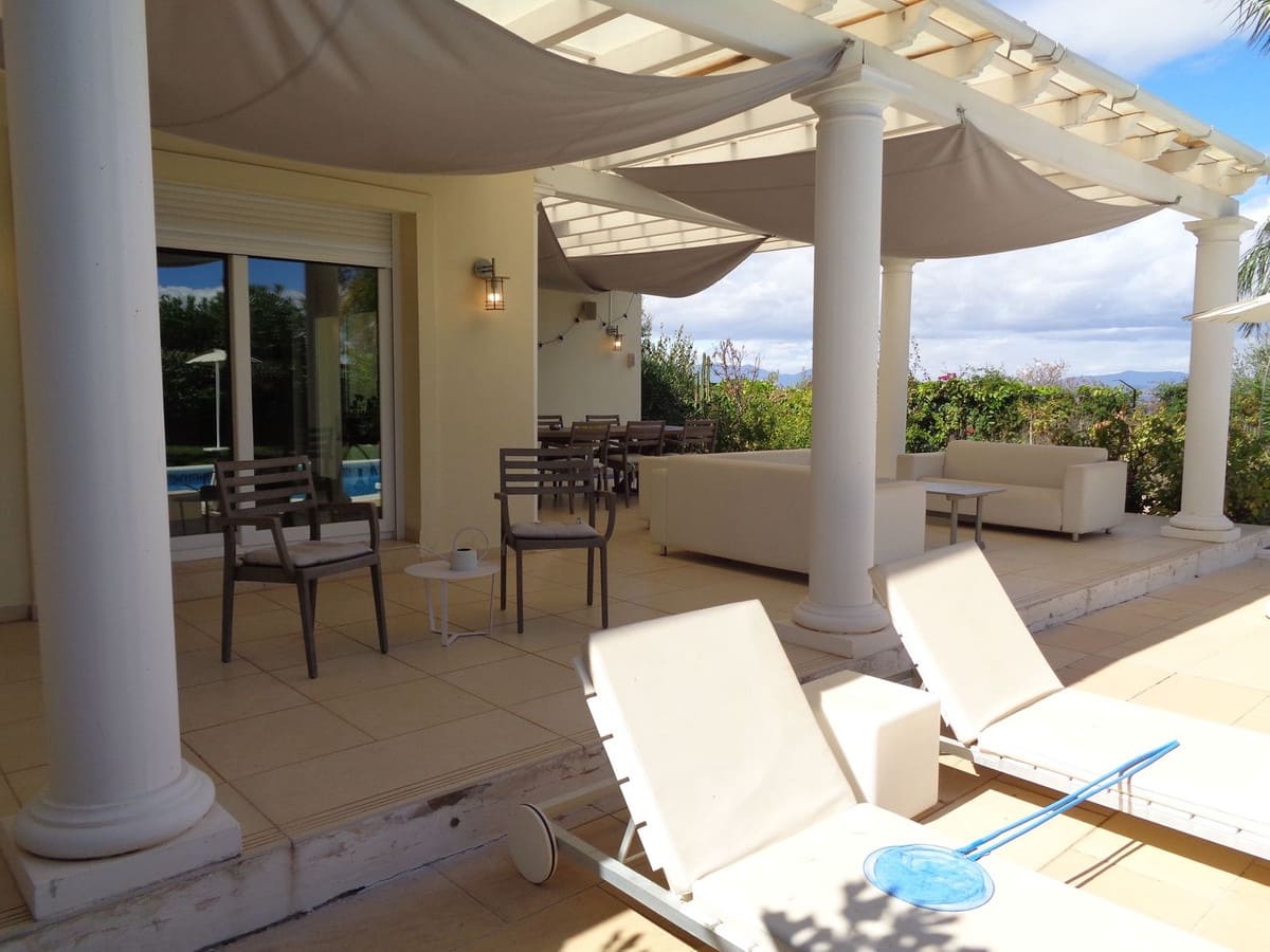 4 bedroom Villa for sale in Alhaurin de la Torre with pool garage - € 1,750,000 (Ref: 9694164)