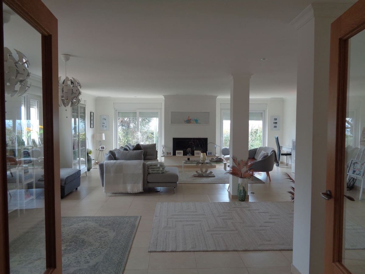 4 bedroom Villa for sale in Alhaurin de la Torre with pool garage - € 1,750,000 (Ref: 9694164)