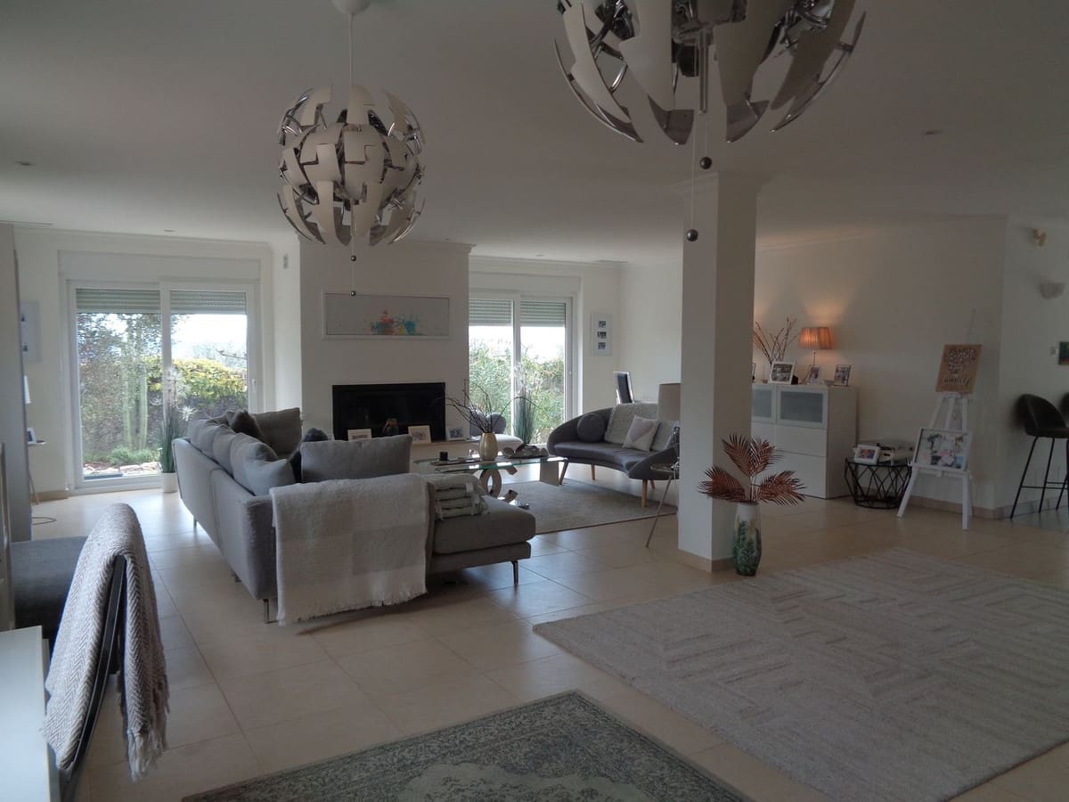 4 bedroom Villa for sale in Alhaurin de la Torre with pool garage - € 1,750,000 (Ref: 9694164)