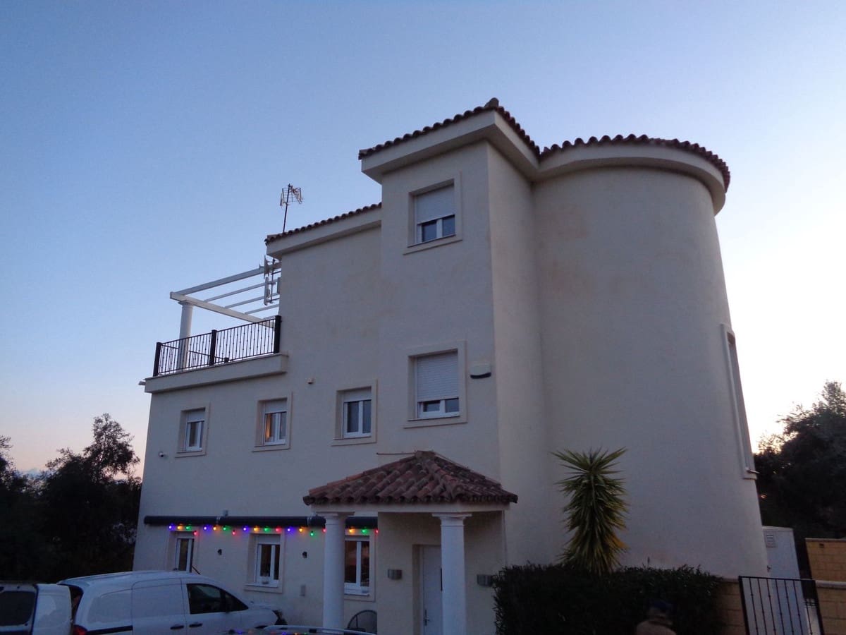 4 bedroom Villa for sale in Alhaurin de la Torre with pool garage - € 1,750,000 (Ref: 9694164)