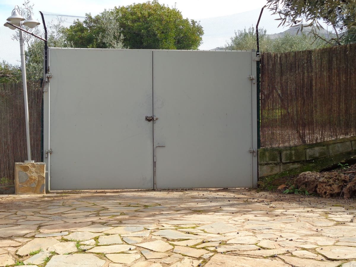 4 bedroom Villa for sale in Alhaurin de la Torre with pool garage - € 1,750,000 (Ref: 9694164)