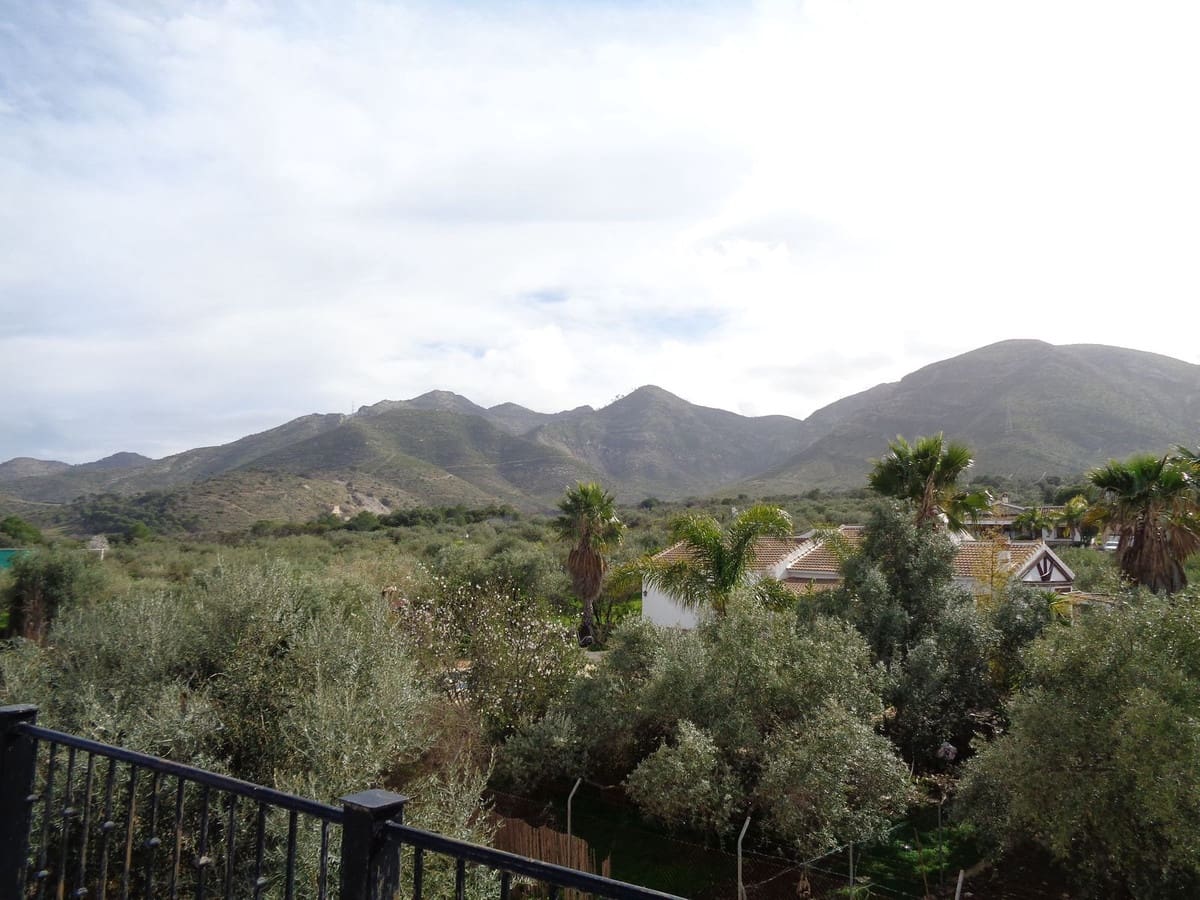 4 bedroom Villa for sale in Alhaurin de la Torre with pool garage - € 1,750,000 (Ref: 9694164)