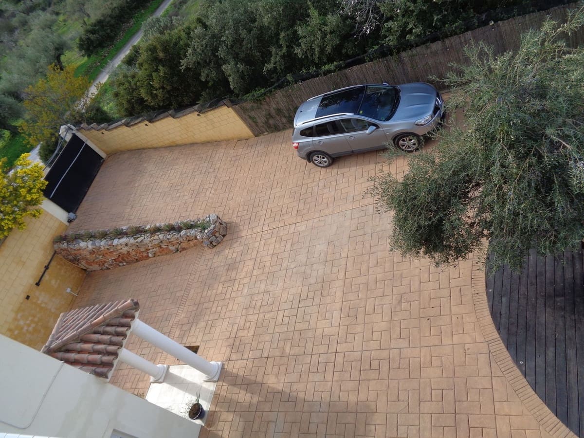 4 bedroom Villa for sale in Alhaurin de la Torre with pool garage - € 1,750,000 (Ref: 9694164)