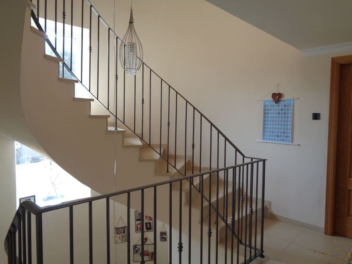 4 bedroom Villa for sale in Alhaurin de la Torre with pool garage - € 1,750,000 (Ref: 9694164)