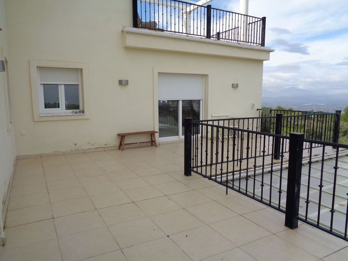 4 bedroom Villa for sale in Alhaurin de la Torre with pool garage - € 1,750,000 (Ref: 9694164)