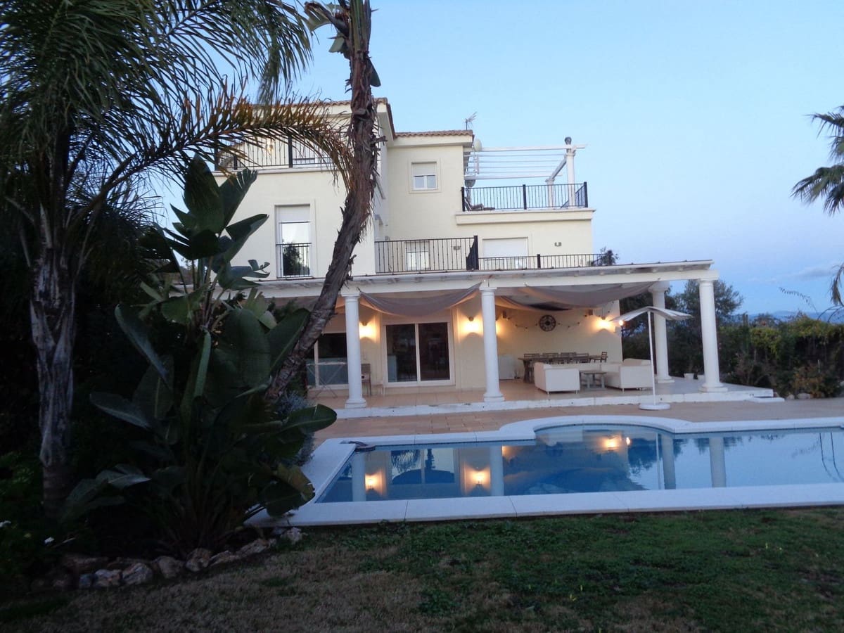 4 bedroom Villa for sale in Alhaurin de la Torre with pool garage - € 1,750,000 (Ref: 9694164)