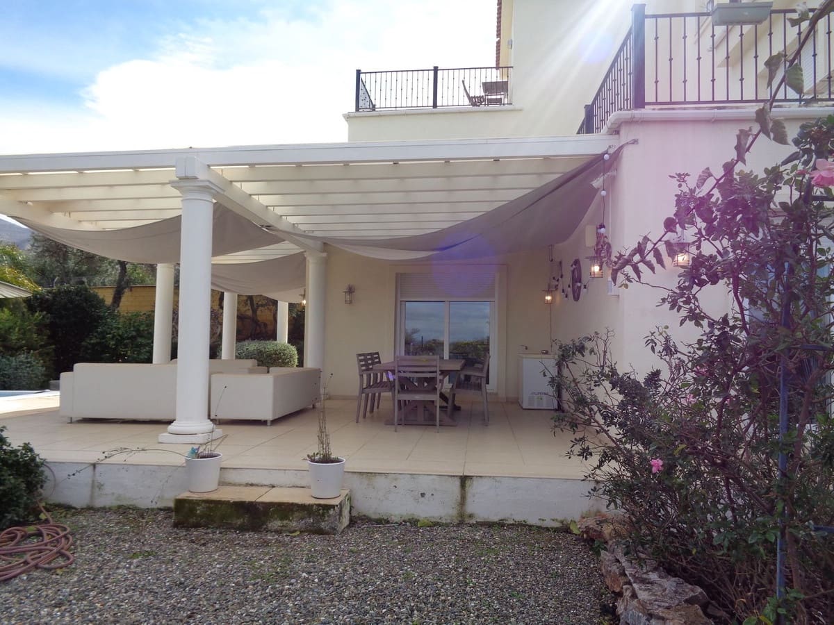 4 bedroom Villa for sale in Alhaurin de la Torre with pool garage - € 1,750,000 (Ref: 9694164)