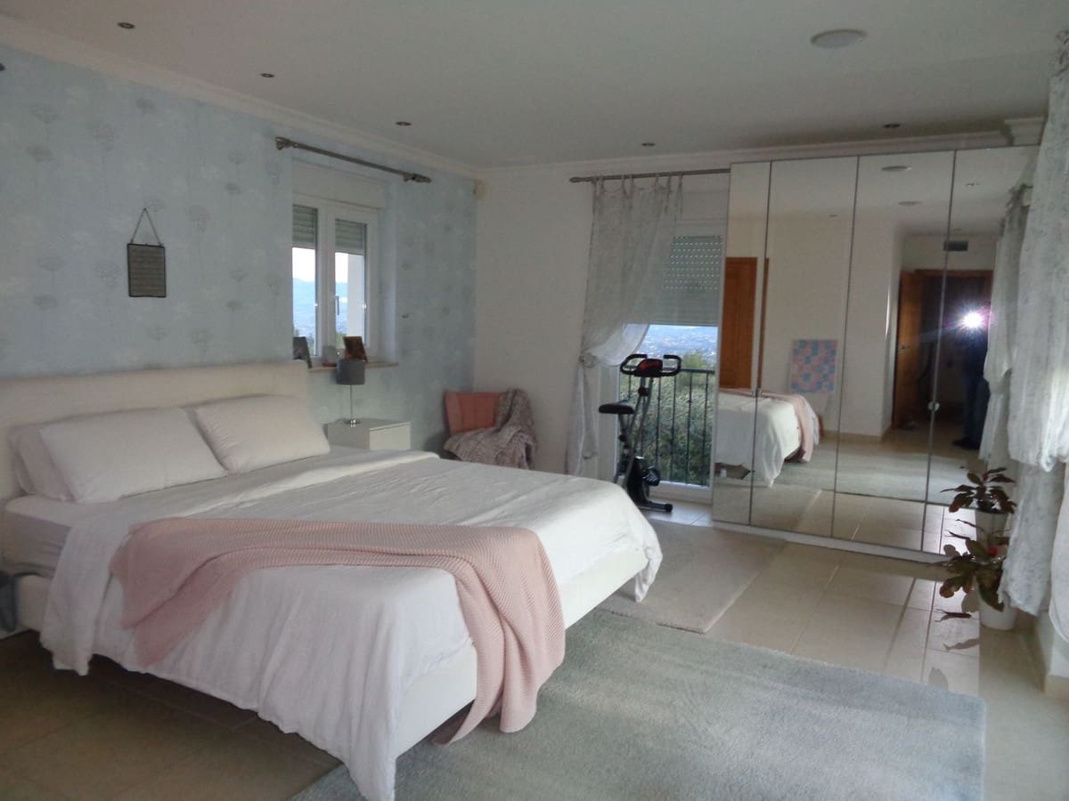 4 bedroom Villa for sale in Alhaurin de la Torre with pool garage - € 1,750,000 (Ref: 9694164)