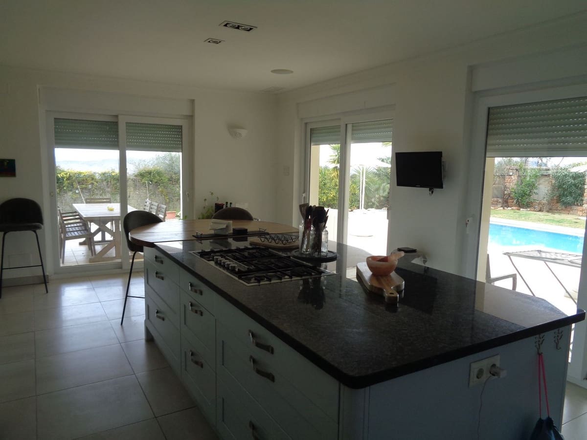 4 bedroom Villa for sale in Alhaurin de la Torre with pool garage - € 1,750,000 (Ref: 9694164)