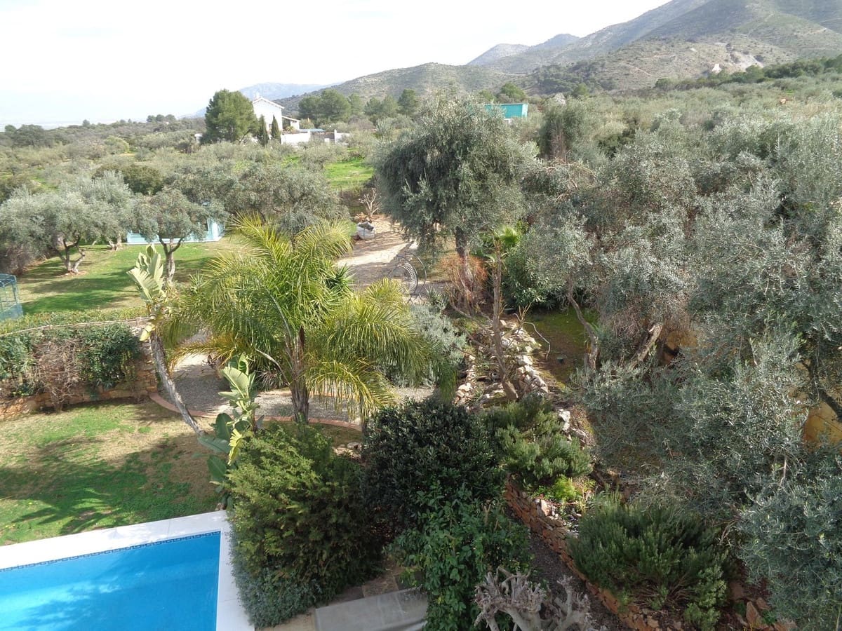 4 bedroom Villa for sale in Alhaurin de la Torre with pool garage - € 1,750,000 (Ref: 9694164)