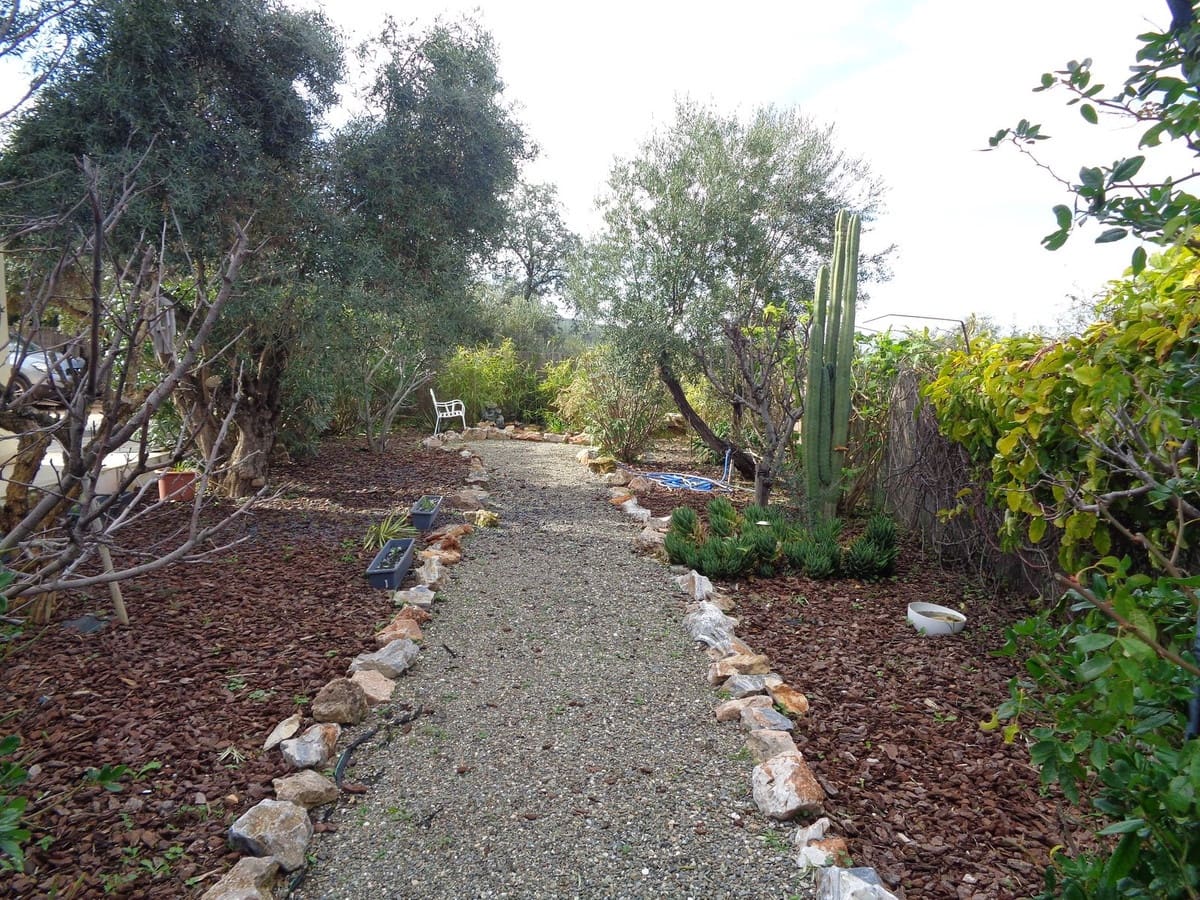 4 bedroom Villa for sale in Alhaurin de la Torre with pool garage - € 1,750,000 (Ref: 9694164)