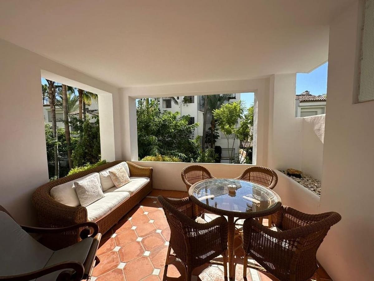 Apartamento de 2 habitaciones en New Golden Mile en venta con piscina garaje - 435.000 € (Ref: 9694165)