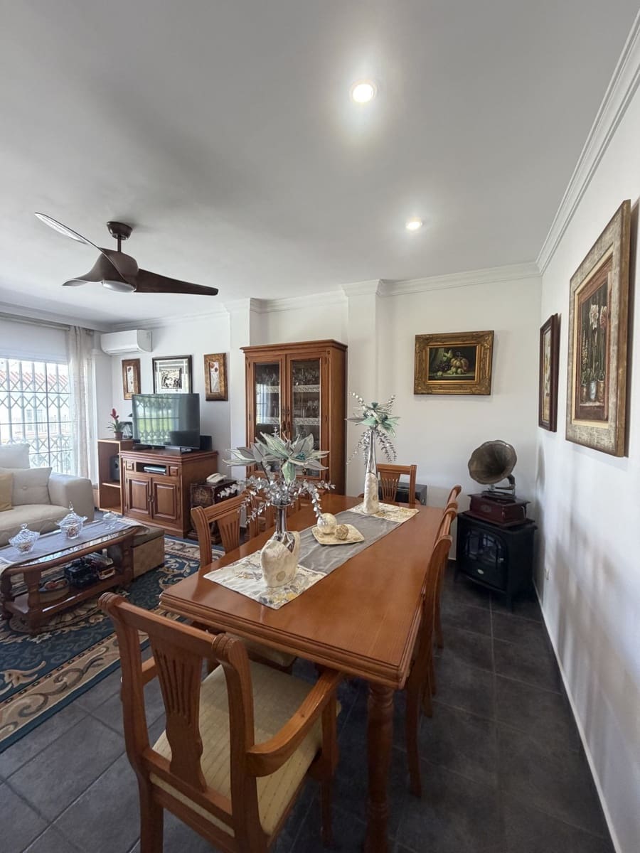 3 soveværelse Byhus til salg i Estepona med garage - € 575.000 (Ref: 9694260)