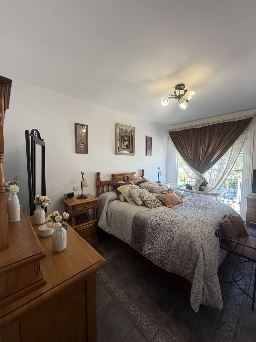 3 soveværelse Byhus til salg i Estepona med garage - € 575.000 (Ref: 9694260)