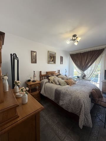 3 soveværelse Byhus til salg i Estepona med garage - € 575.000 (Ref: 9694260)