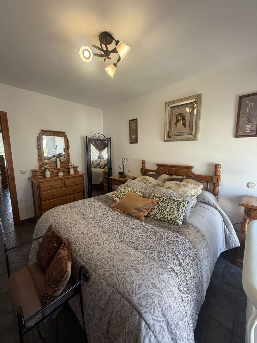 3 soveværelse Byhus til salg i Estepona med garage - € 575.000 (Ref: 9694260)