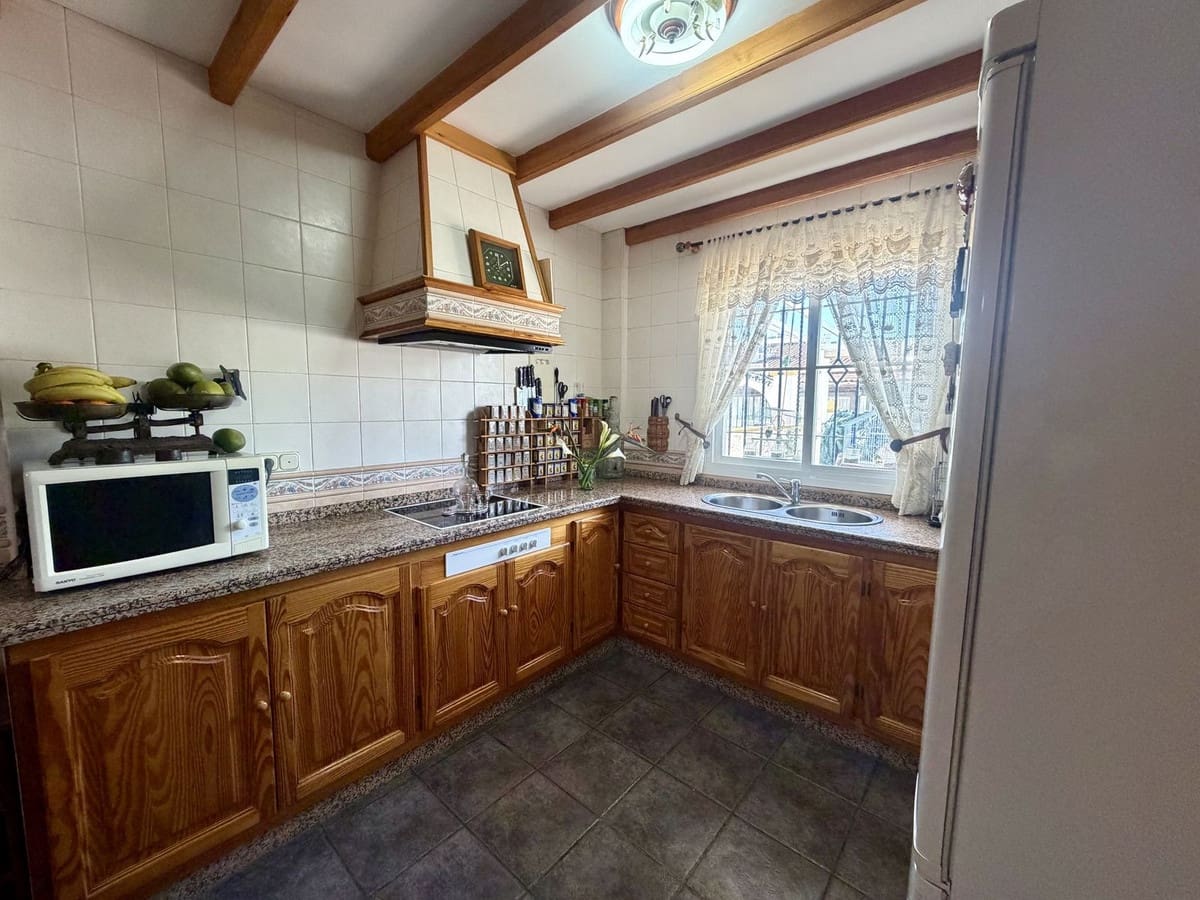 3 soveværelse Byhus til salg i Estepona med garage - € 575.000 (Ref: 9694260)