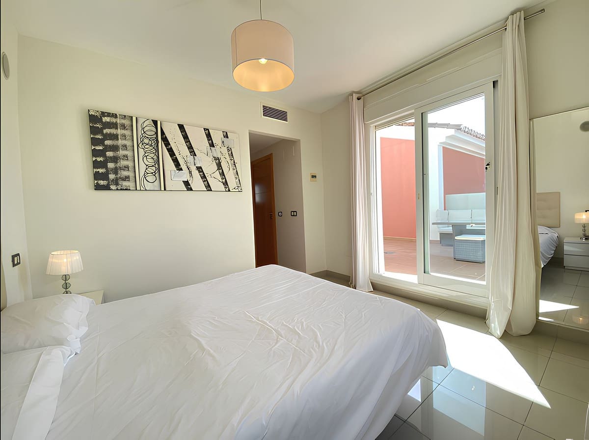 3 sovrum Takvåning till salu i Estepona med pool garage - 419 000 € (Ref: 9694299)