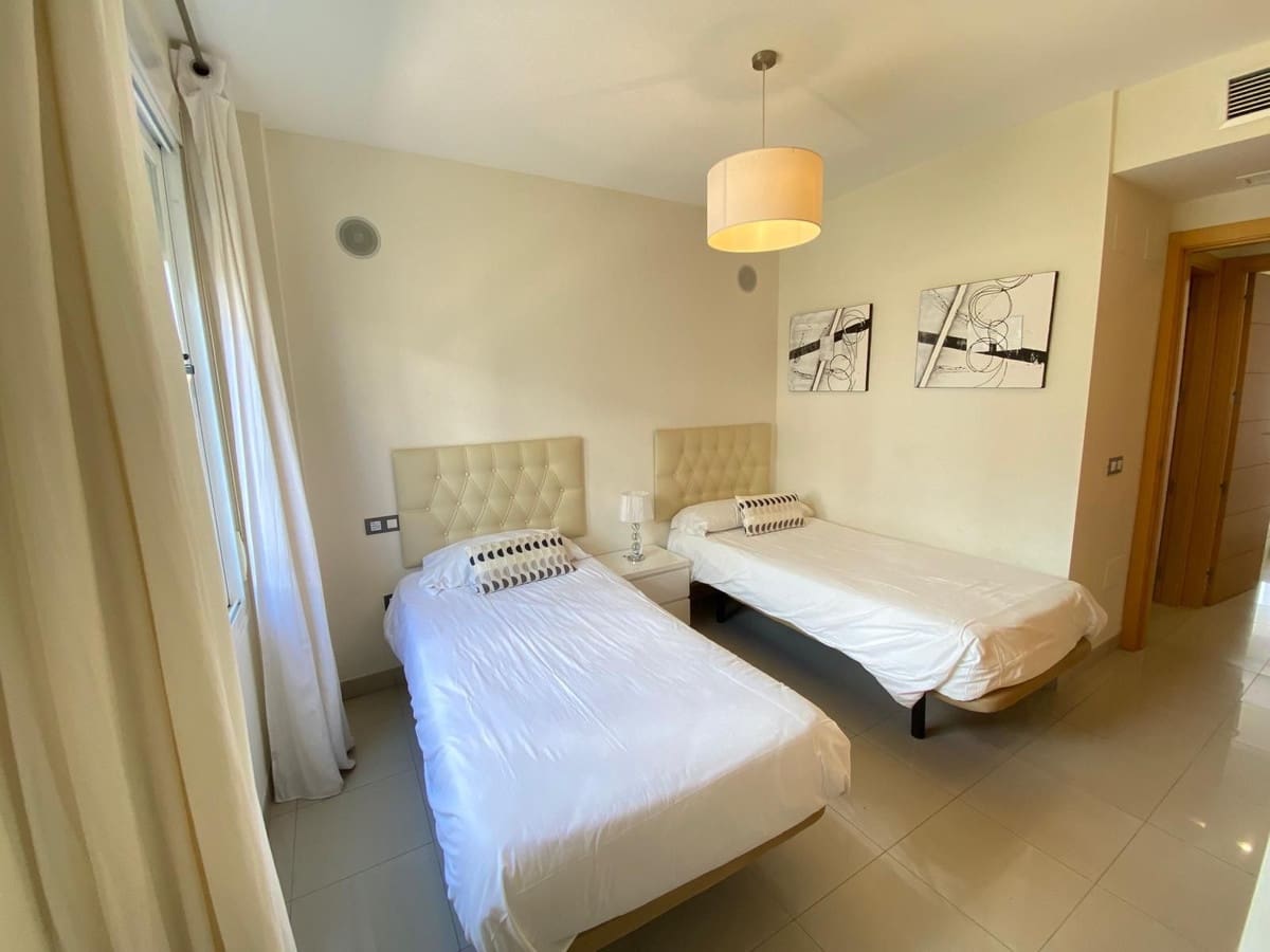 3 sovrum Takvåning till salu i Estepona med pool garage - 419 000 € (Ref: 9694299)