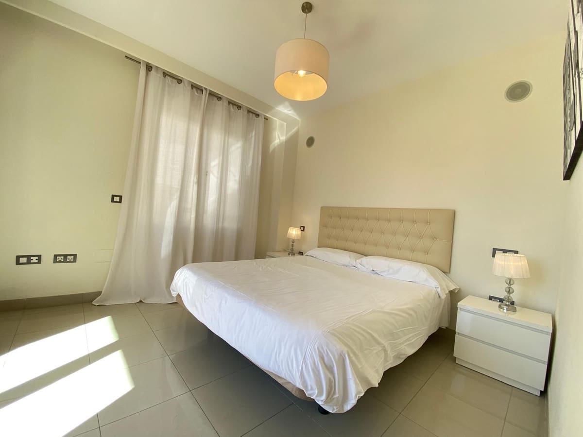 3 sovrum Takvåning till salu i Estepona med pool garage - 419 000 € (Ref: 9694299)