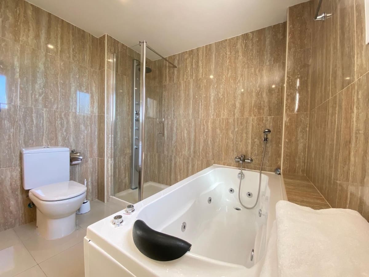 3 sovrum Takvåning till salu i Estepona med pool garage - 419 000 € (Ref: 9694299)