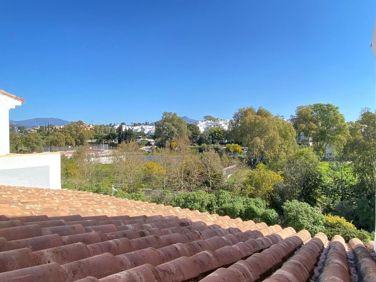 3 sovrum Takvåning till salu i Estepona med pool garage - 419 000 € (Ref: 9694299)