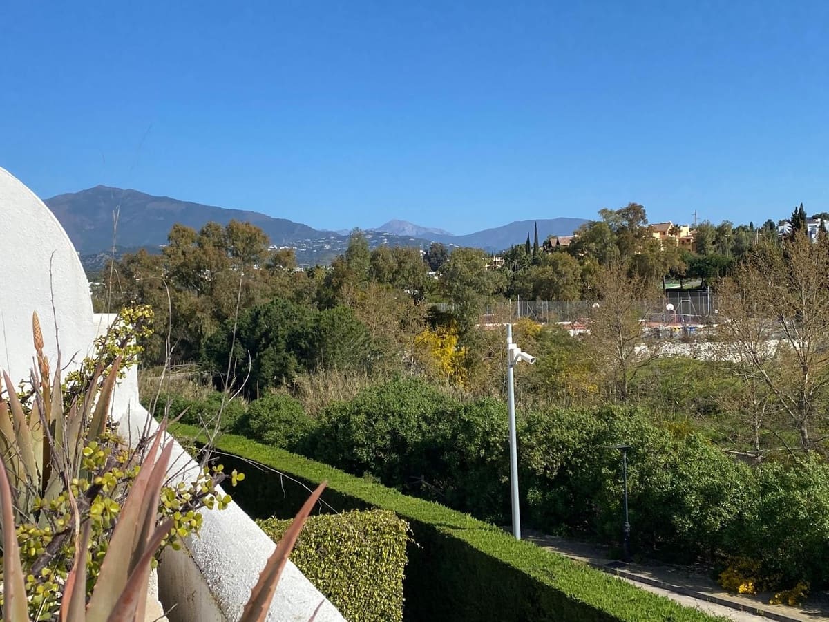 3 sovrum Takvåning till salu i Estepona med pool garage - 419 000 € (Ref: 9694299)