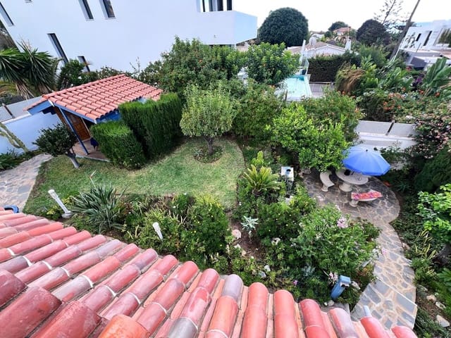 3 bedroom Villa for sale in Costabella, Marbella - € 745,000 (Ref: 9694309)