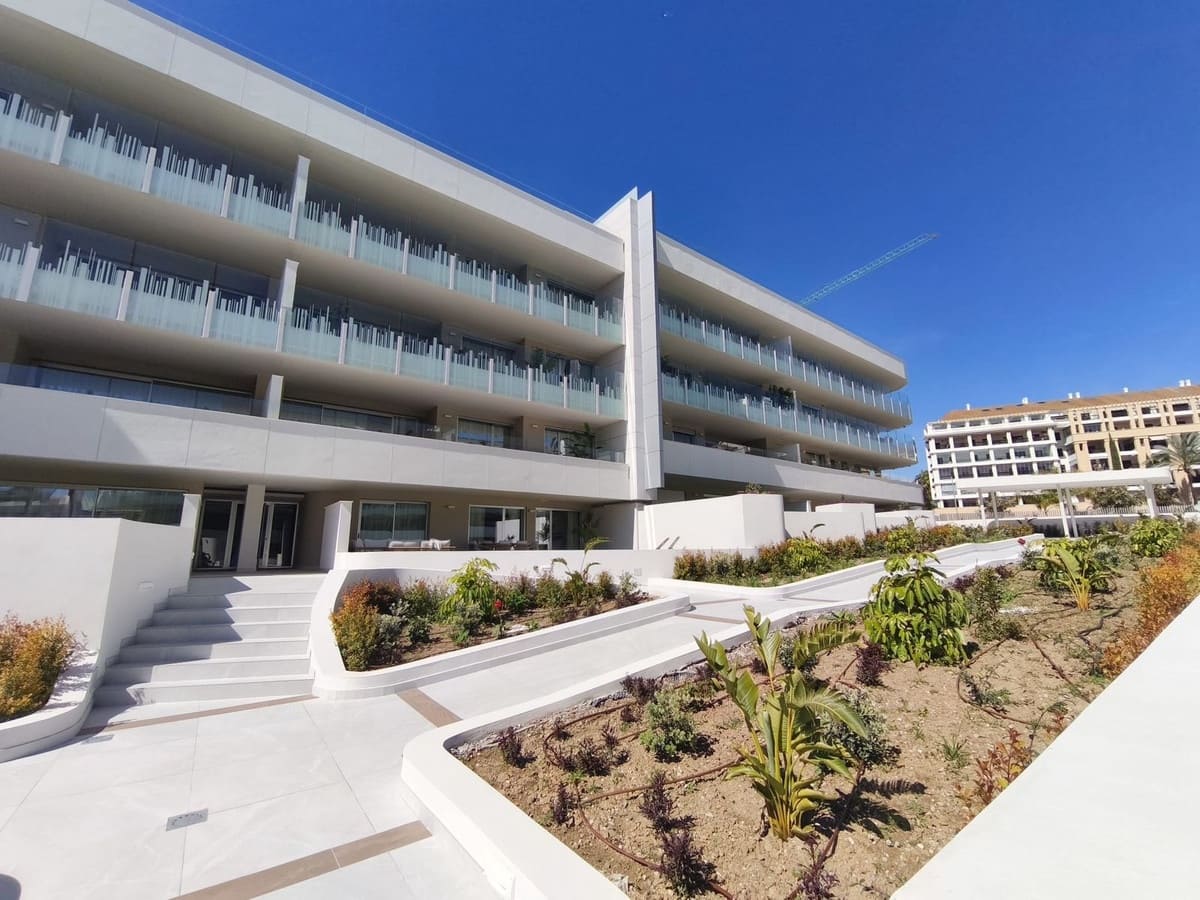 2 bedroom Apartment for sale in San Pedro de Alcantara with pool garage - € 820,000 (Ref: 9696612)