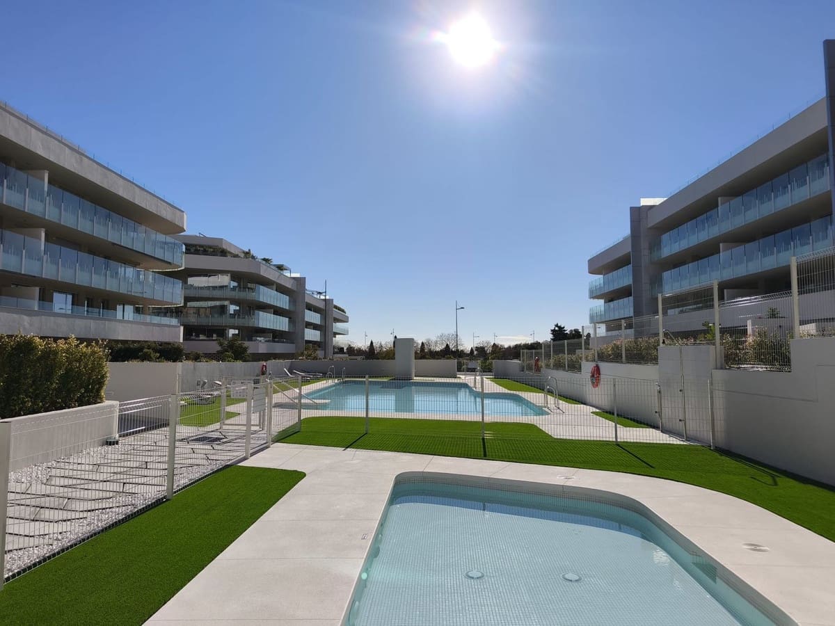 2 bedroom Apartment for sale in San Pedro de Alcantara with pool garage - € 820,000 (Ref: 9696612)