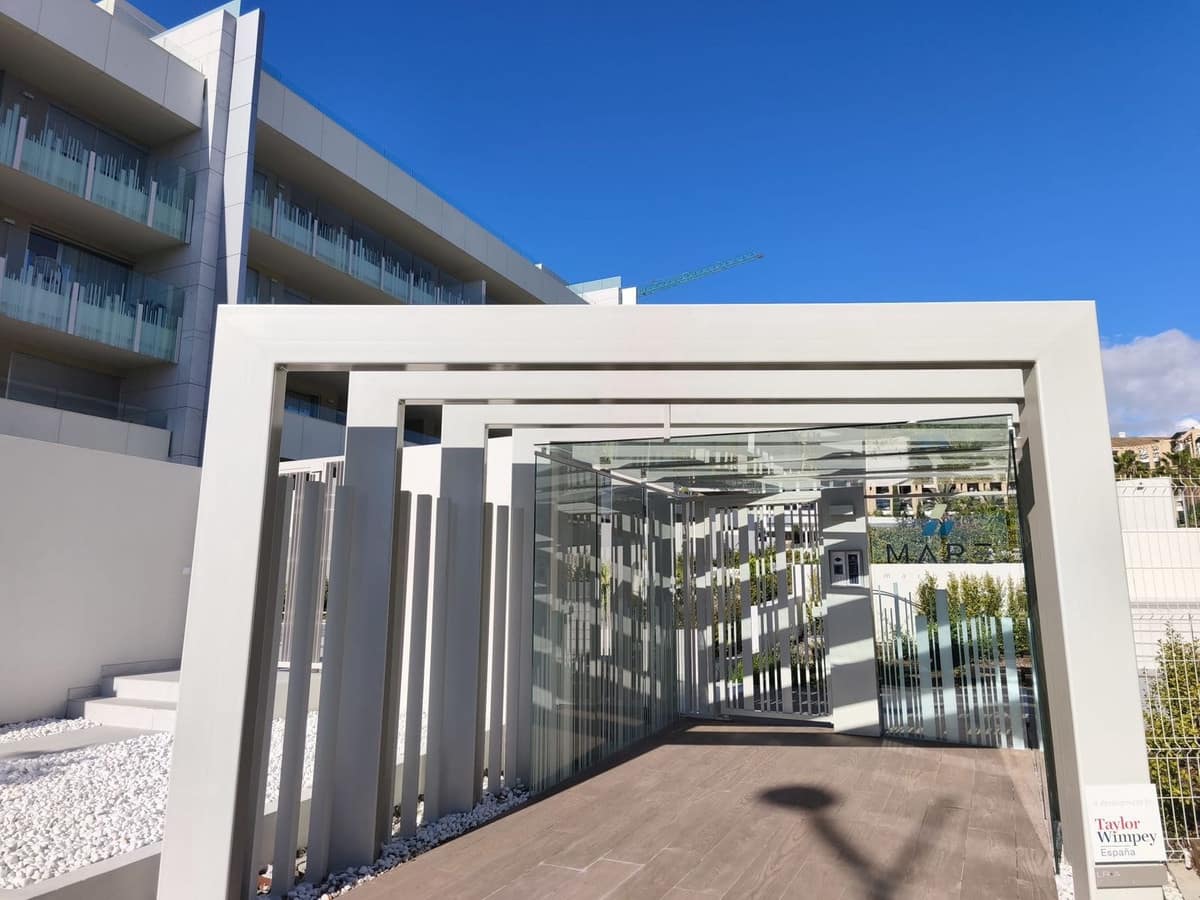 2 bedroom Apartment for sale in San Pedro de Alcantara with pool garage - € 820,000 (Ref: 9696612)