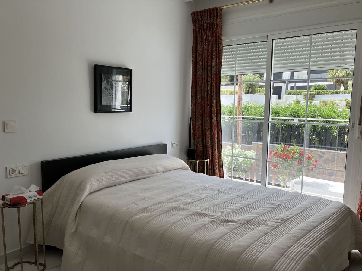 6 bedroom Villa for sale in Puerto Banus with pool garage - € 3,200,000 (Ref: 9696616)