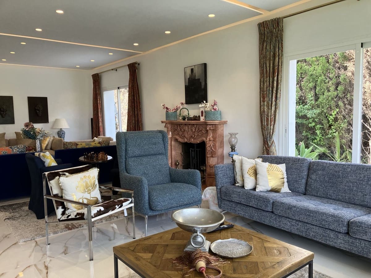 6 bedroom Villa for sale in Puerto Banus with pool garage - € 3,200,000 (Ref: 9696616)