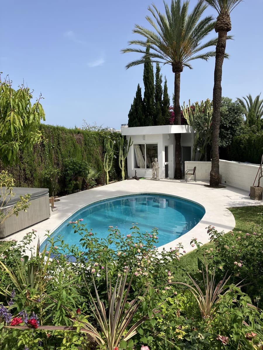 6 bedroom Villa for sale in Puerto Banus with pool garage - € 3,200,000 (Ref: 9696616)