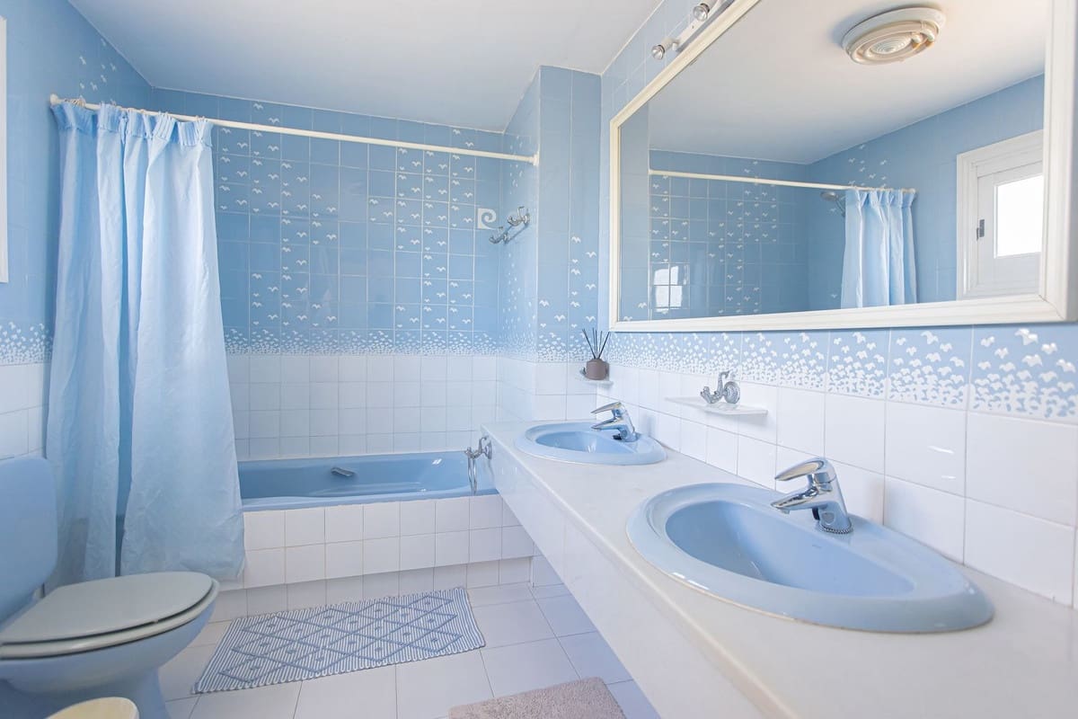 6 bedroom Villa for sale in Nueva Andalucia with pool garage - € 3,500,000 (Ref: 9696618)