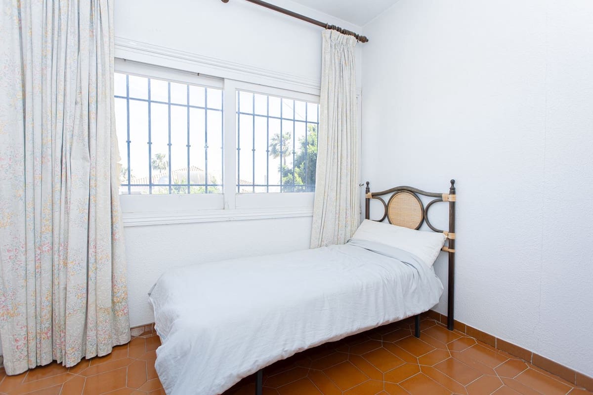 6 bedroom Villa for sale in Nueva Andalucia with pool garage - € 3,500,000 (Ref: 9696618)