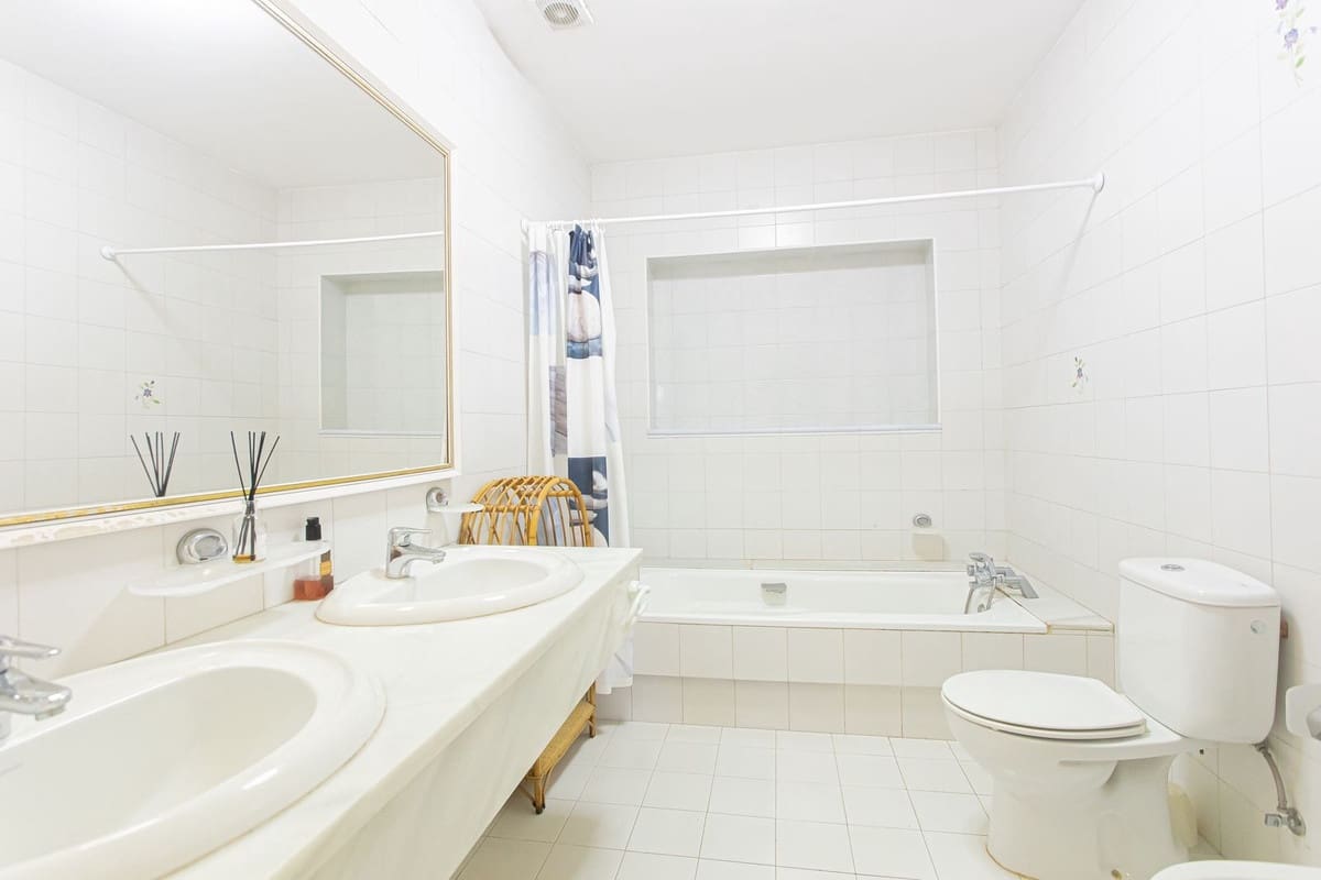 6 bedroom Villa for sale in Nueva Andalucia with pool garage - € 3,500,000 (Ref: 9696618)