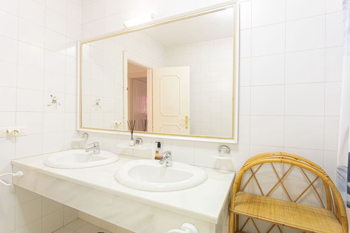 6 bedroom Villa for sale in Nueva Andalucia with pool garage - € 3,500,000 (Ref: 9696618)